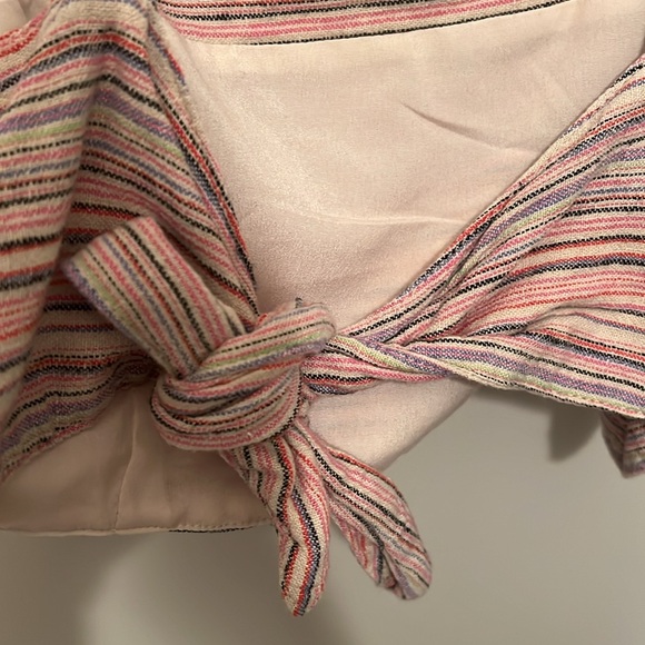 cute summer top with bow tie cross in the middle and adjustable straps - Picture 2 of 5